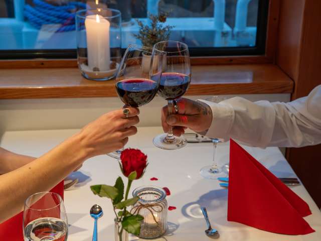 Candle Light Dinner an Bord